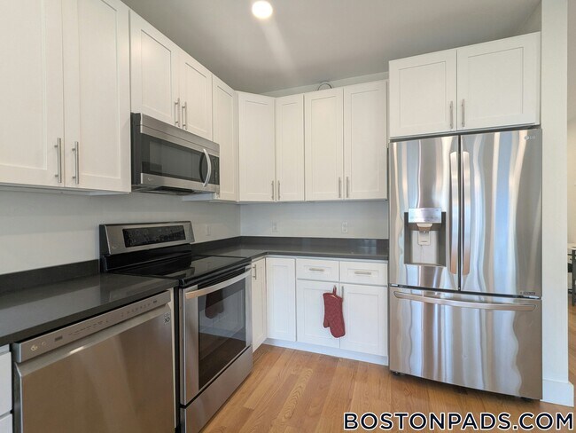 36-38-38 Colonial Ave unit 38-1, Boston, MA 02124 - photo 6