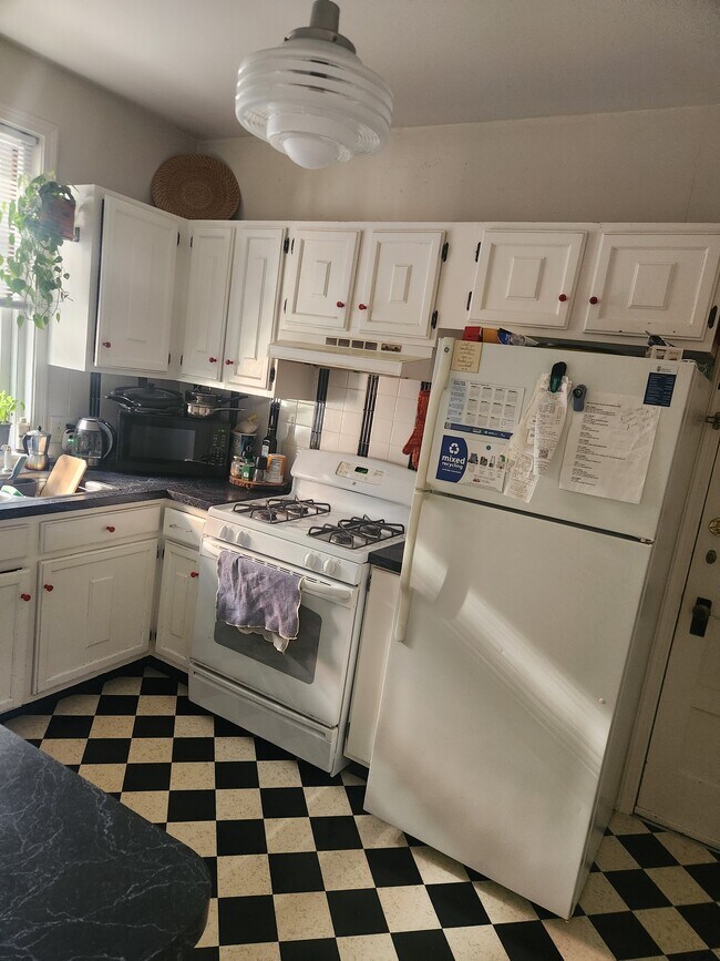 380 Lloyd Ave unit 1, Providence, RI 02906 - photo 7