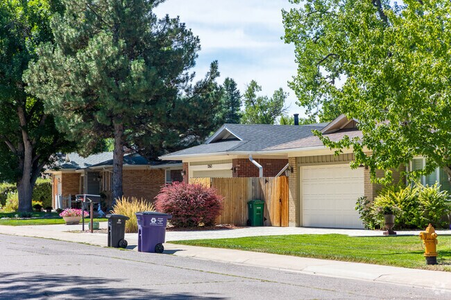 Single-family home prices in Goldsmith range between $675,000 and $925,000.