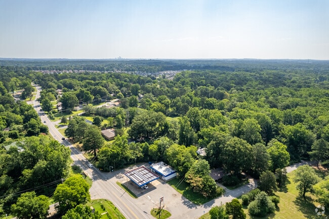 Pecan Lake is a short commute to Downtown Little Rock.