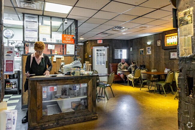 Potter Longway diners enjoy the heartwarming meals found at Grandma's Recipes.