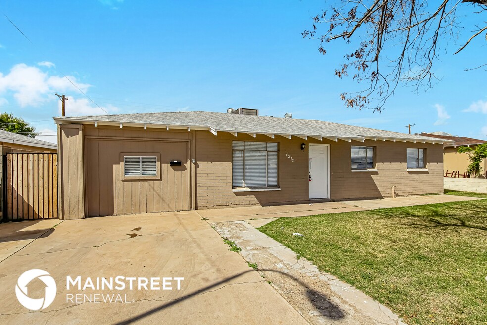4212 N 47th Dr, Phoenix, AZ 85031 - photo 1