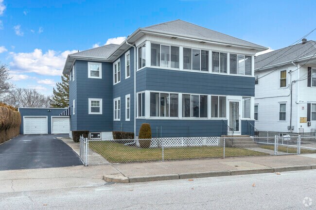 Discover duplexes and multi family homes in the Central Falls, RI neighborhood.