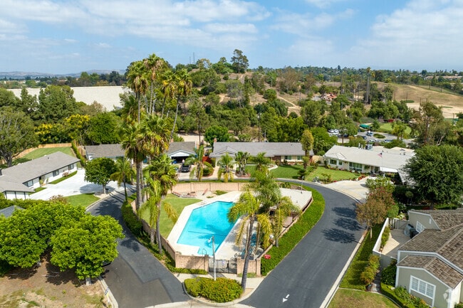 Peaceful cul-de-sac in the Las Palmas Hermosa neighborhood offer serenity.