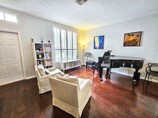 1225 Avondale Ln, West Palm Beach, FL 33409 - photo 4