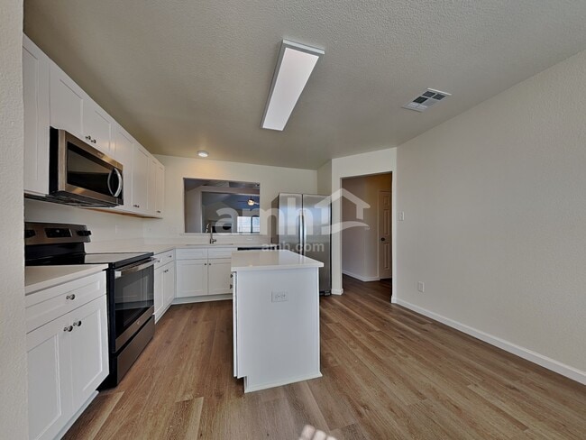 7505 Fossil Lake Dr, Arlington, TX 76002 - photo 3