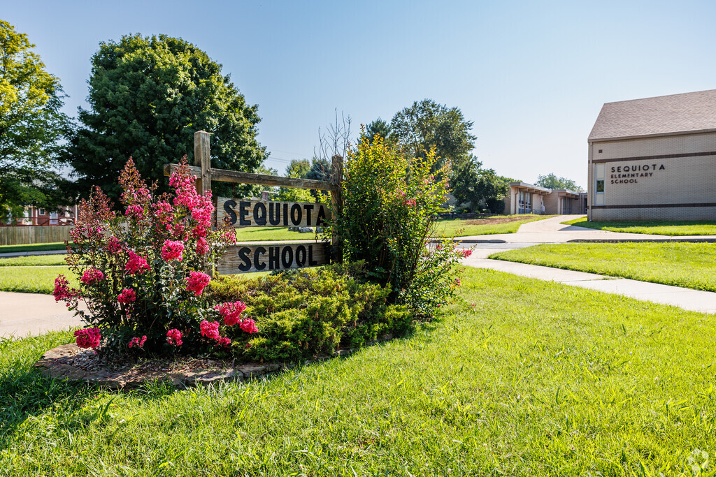The Sequiota Elementary School building is beautifully landscaped.