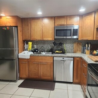 158 Lakeview Dr, Weston, FL 33326