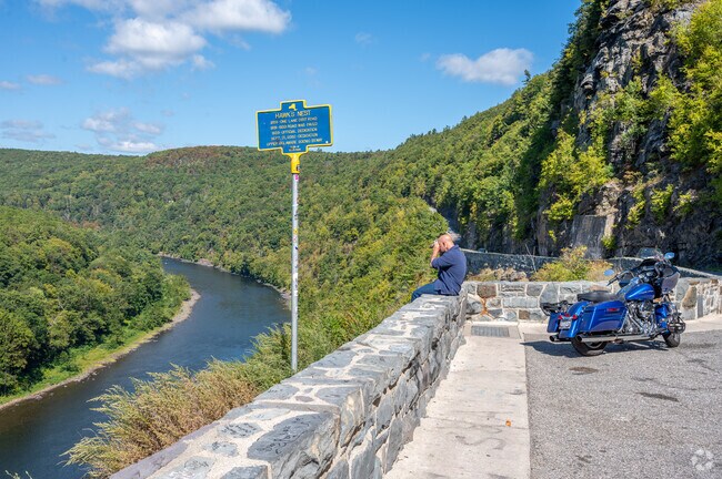 The Hawks Nest Lookout offers stunning views of the winding Delaware River.