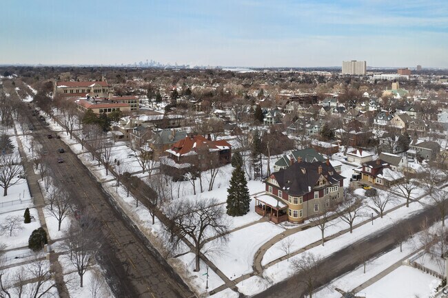 Summit Hill is a wonderful neighborhood to live, work and play.