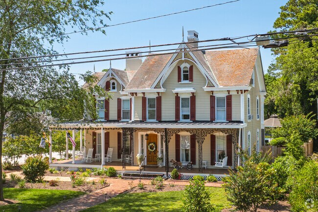 Victorian homes in Snow Hill have covered porches for when you want to beat the heat.