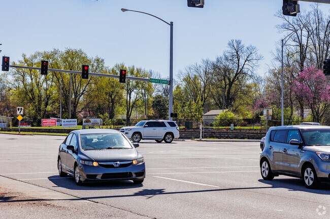 Sherwood residents have a convenient commute to downtown Springfield along Kansas Expressway.