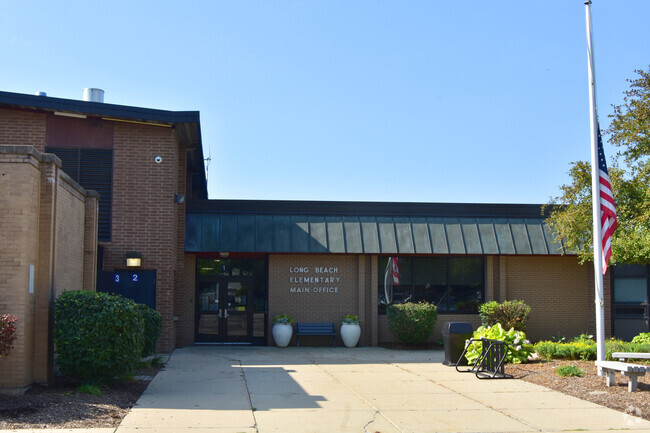 Long Beach Elementary School building in Boulder Hill.