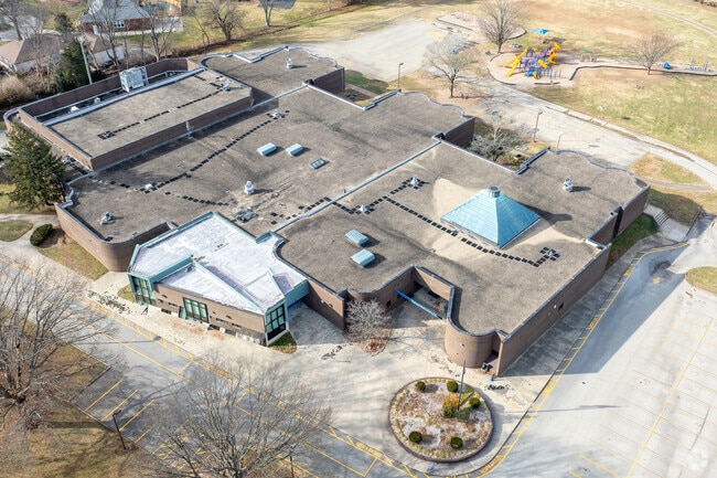 61% of Lowe Elementary School students tested proficient in reading.