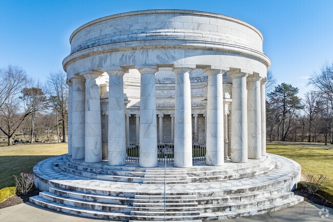 29th President Warren G. Harding, who spent his youth in Marion, Ohio is buried here.
