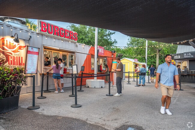 Boxi Park offers a handful of diverse dining options to satisfy the taste buds of Meridan Park.