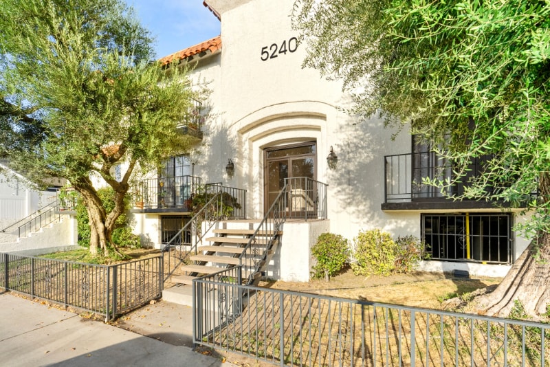 5240 Whitsett Ave unit 12, Valley Village, CA 91607 - photo 1