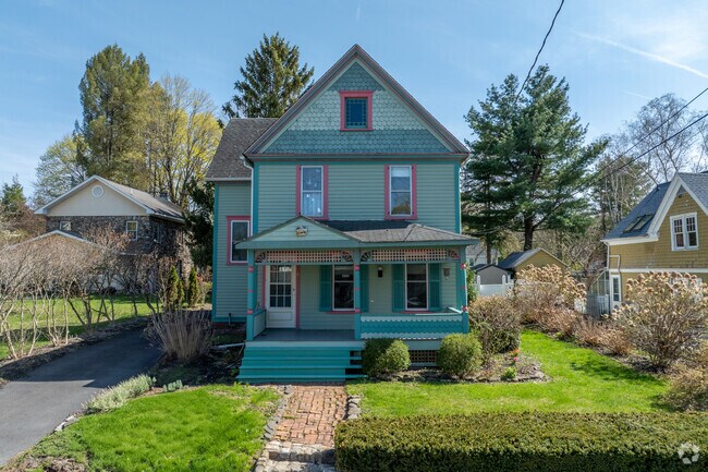 Farmhouse homes in Washington often include gardens and spacious outdoor areas.