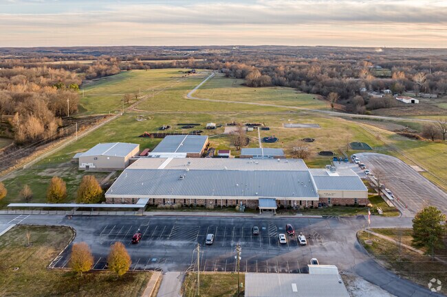 Glenn Duffy Elementary School has a student-teacher ratio of 16 to 1.