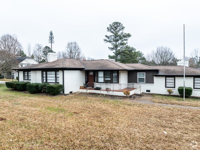 Older ranch homes can also be found in West Sugar Creek.