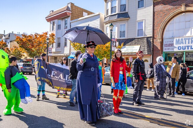 Kearny’s Mayor joins the Halloween Parade on Kearny Avenue for a spooky celebration!