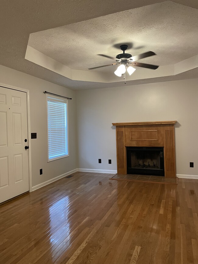 2203 Ladd Dr, Clarksville, TN 37043 - photo 4