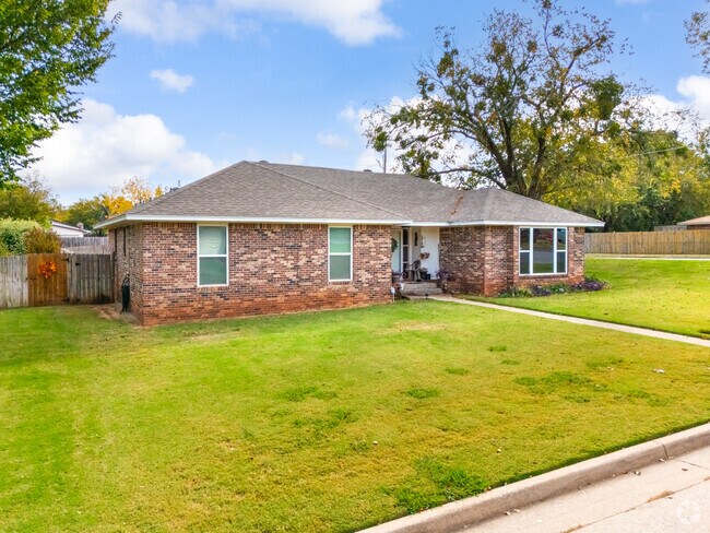 Midwest City homes often feature well-manicured lawns.