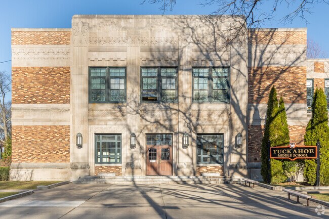 Tuckahoe Middle School is a highly-rated public school serving 250 students.