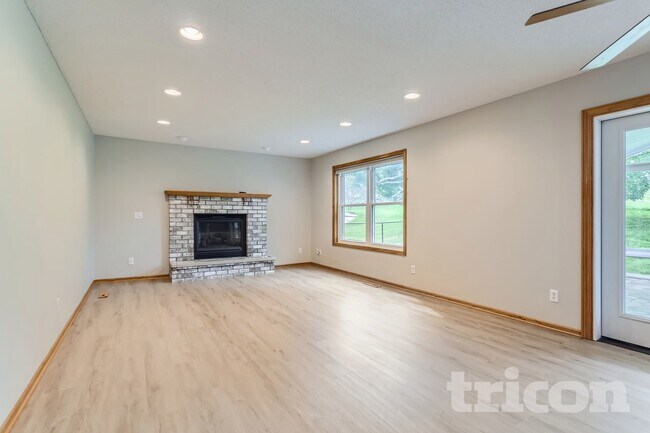 2202 Marilyn Ave, Saint Paul, MN 55122 - photo 3