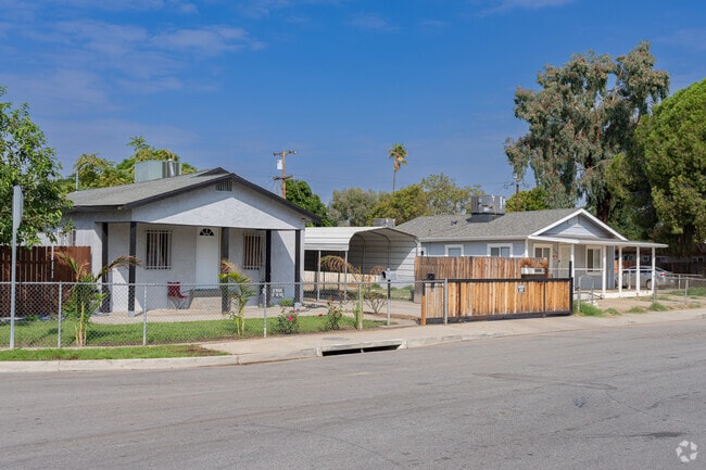 Craftsman style homes line most streets in Homaker Park.
