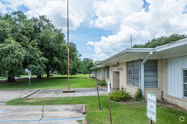 Sherrouse School state test scores show 5% proficiency in math and 8% in reading.