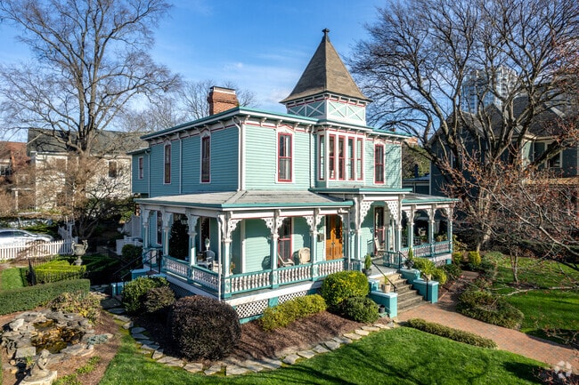 Large Queen Anne Style homes can be seen throughout the Fourth Ward neighborhood in Charlotte.