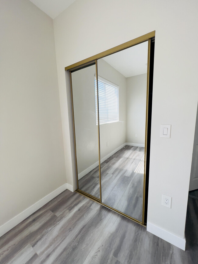 CLOSET ROOM #1
