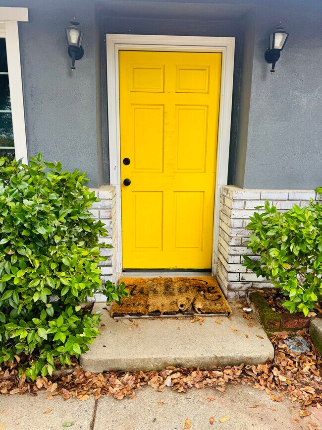 3429 Adams Ln, Redding, CA 96002