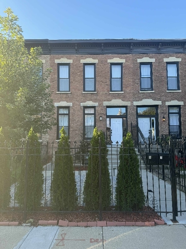 2435 W Flournoy St, Chicago, IL 60612