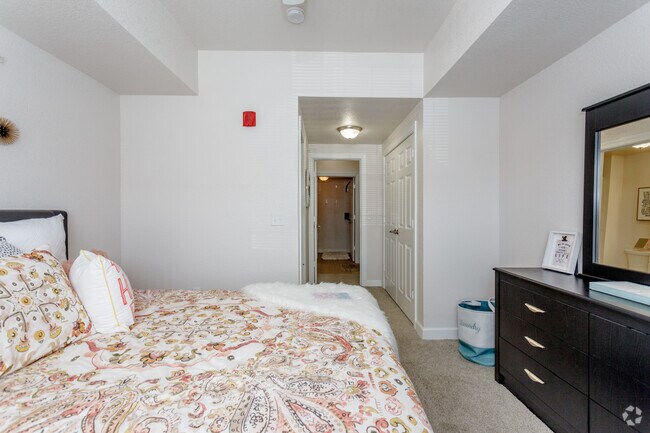 2BR, 2BA - 1012 SF