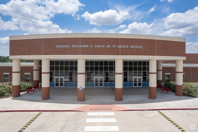 Davis Ninth Grade empowers students to become confident, responsible individuals.
