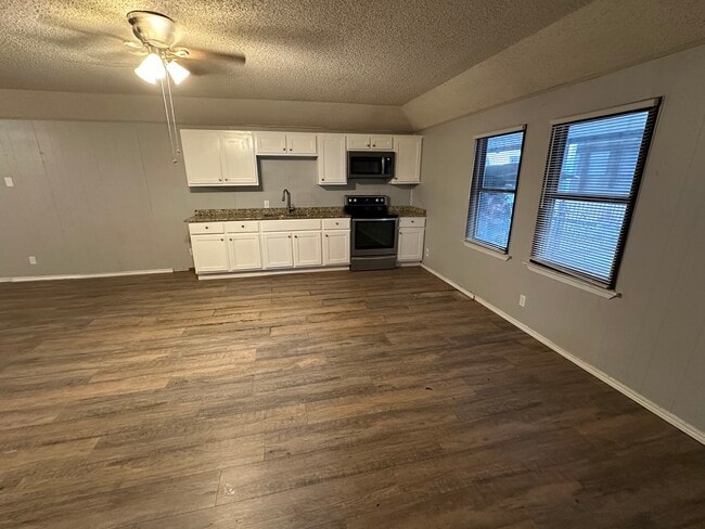 211 W Huff Ave unit B, San Antonio, TX 78214 - photo 4