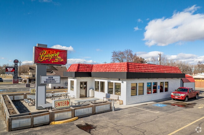 Enjoy hometown restaurants and national chain eateries all in Middleton.