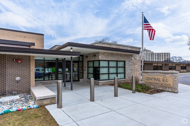 Central Elementary School has an average student to teacher ratio of 11 to 1.