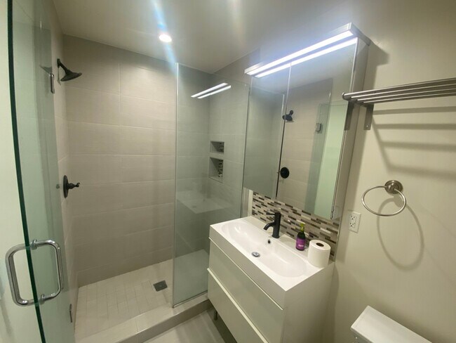 505 N Alfred St unit 3, West Hollywood, CA 90048 - photo 3