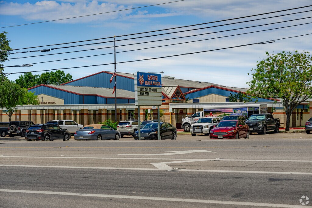 Barton Middle School is located near Live Oak Academy.