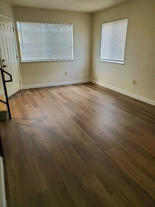 152 20th Century Blvd, turlock, CA 95380