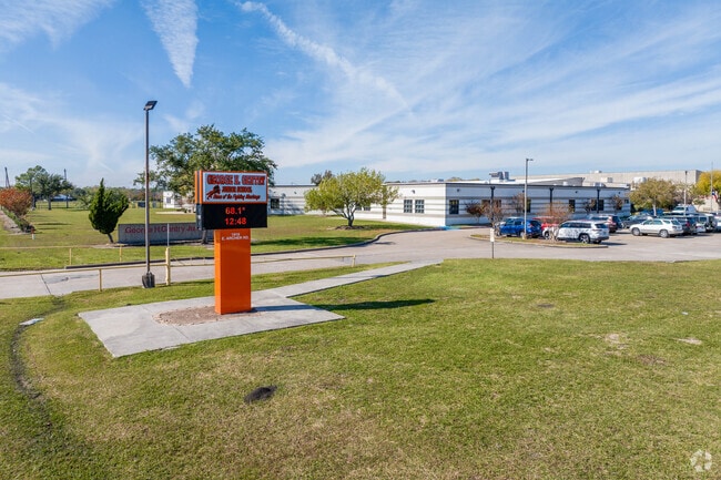 Gentry Junior High School offers classes for grades 6-8 in the greater Baytown area.