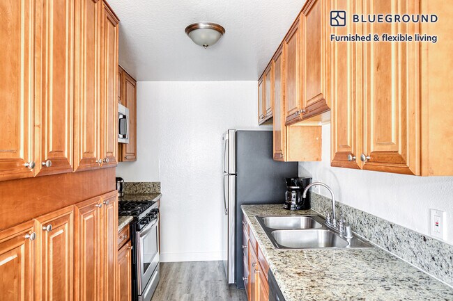 12954 Riverside Dr unit FL2-ID488, Los Angeles, CA 91423 - photo 7