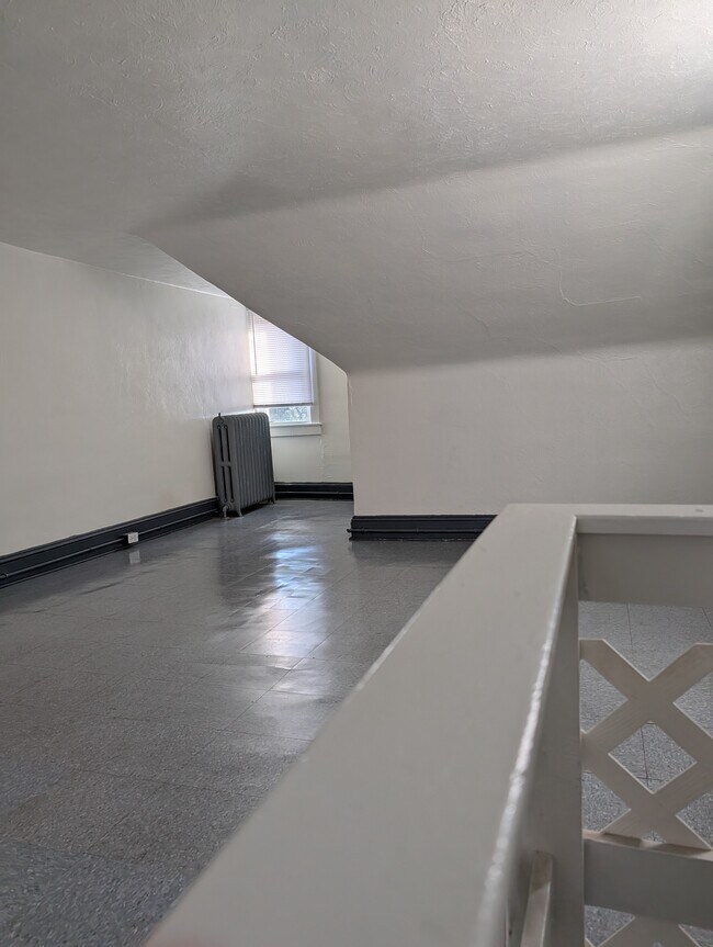 319 W 11th St unit 319 1/2 West 11th St, Hazleton, PA 18201 - photo 2