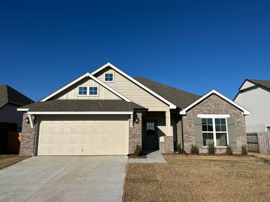 12452 S Lakewood Ave, Bixby, OK 74008 - photo 1