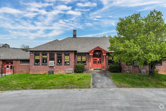 Bonny Kate Elementary School serves students in grades Pre-K through 5th.