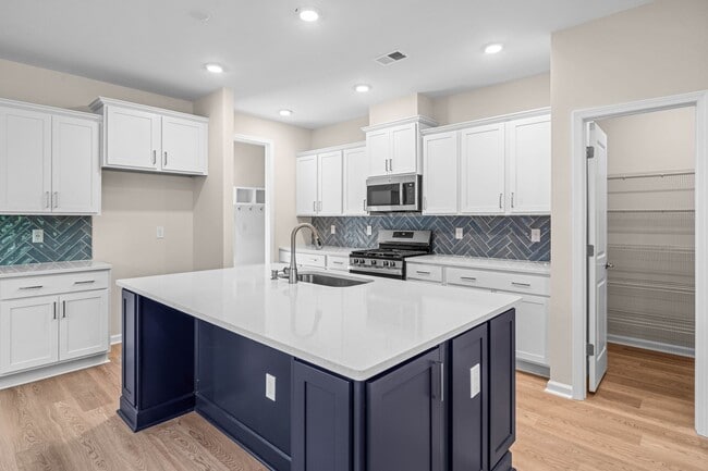 2220 Flatleaf Ct, Longs, SC 29568 - photo 2