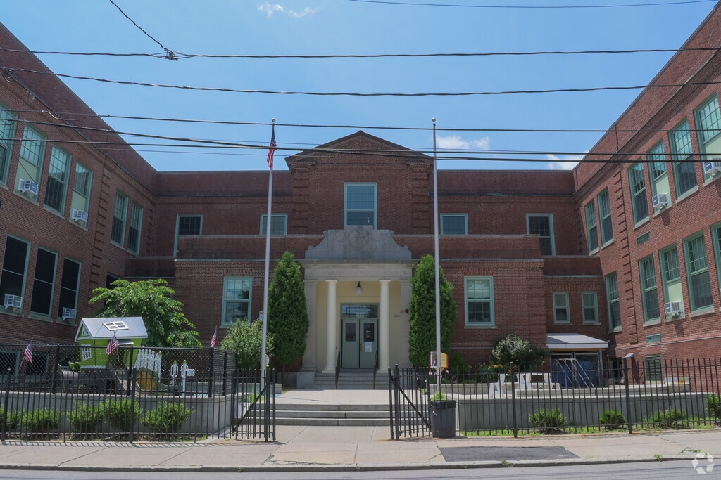 Sumner Elementary School in Roslindal helps students grow academically and socially.